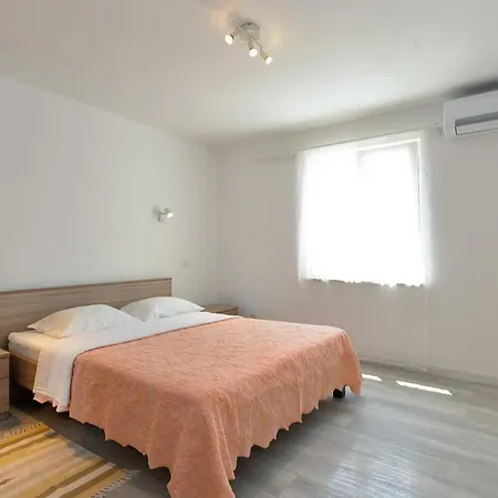 Apartments Marija 1648 Πόρετς