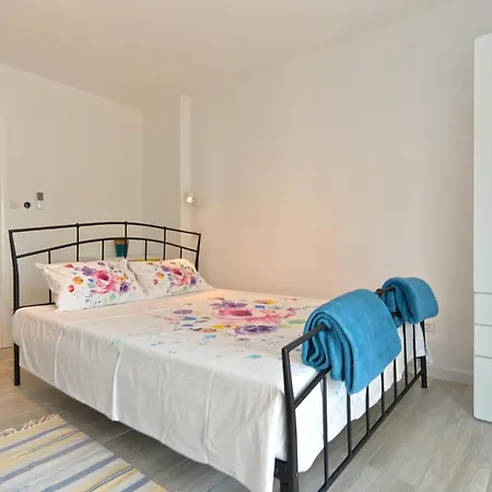 Διαμέρισμα Apartments Marija 1648