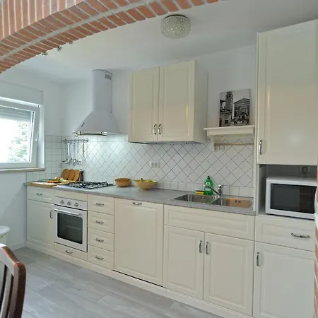 Apartments Marija 1648 Διαμέρισμα Πόρετς